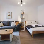 Urban In Apartmán Riga